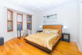 Glenelg House Modern 5QBed,1cot,3Bth, 4TV, Pet